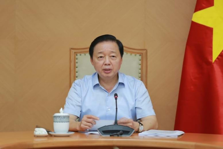 Phó Thủ tướng Trần Hồng Hà làm việc với Bộ Xây dựng và Hội Kiến trúc sư Việt Nam về thiết kế mẫu nhà ở xã hội. Ảnh: Minh Khôi