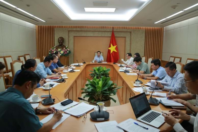 Phó Thủ tướng yêu cầu Bộ Xây dựng, Hội Kiến trúc sư Việt Nam phối hợp xác định lại đề bài cuộc thi thiết kế mẫu nhà ở xã hội khả thi, tránh kỳ vọng vượt quá năng lực thực tế. Ảnh: Minh Khôi