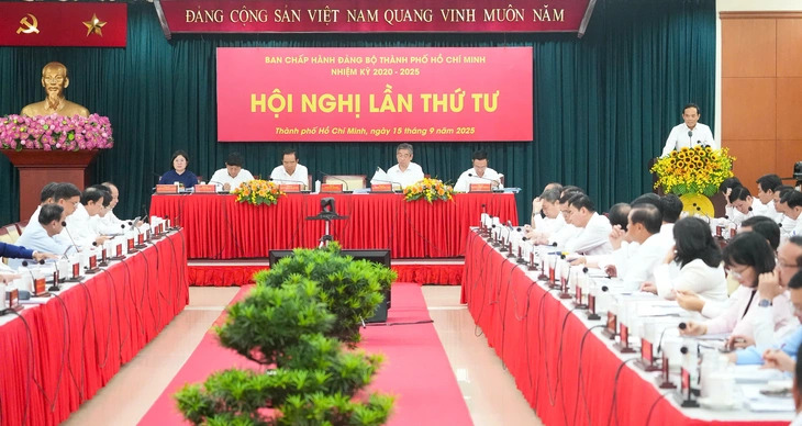 Toàn cảnh hội nghị Thành ủy TP.HCM lần thứ 4 (mở rộng), nhiệm kỳ 2020 - 2025 - Ảnh: HỮU HẠNH