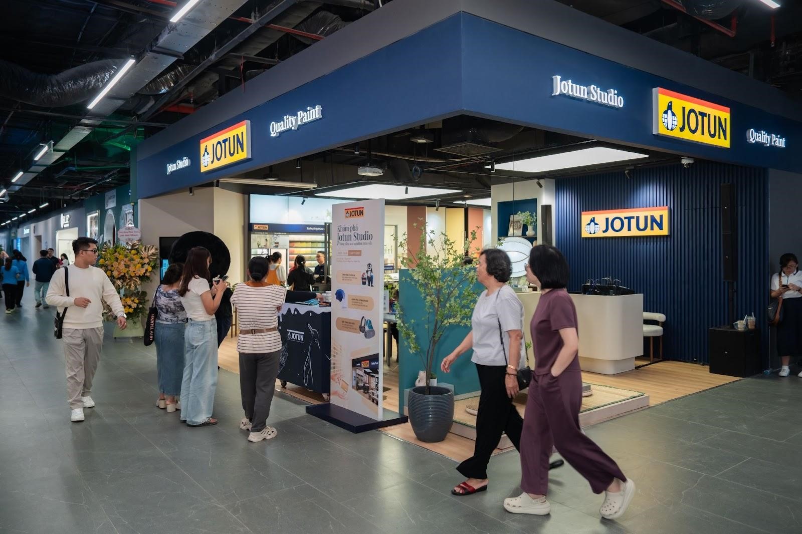 Cửa hàng Jotun Studio thứ 200 tại TTTM Vincom Mega Mall Royal City, Hà Nội.