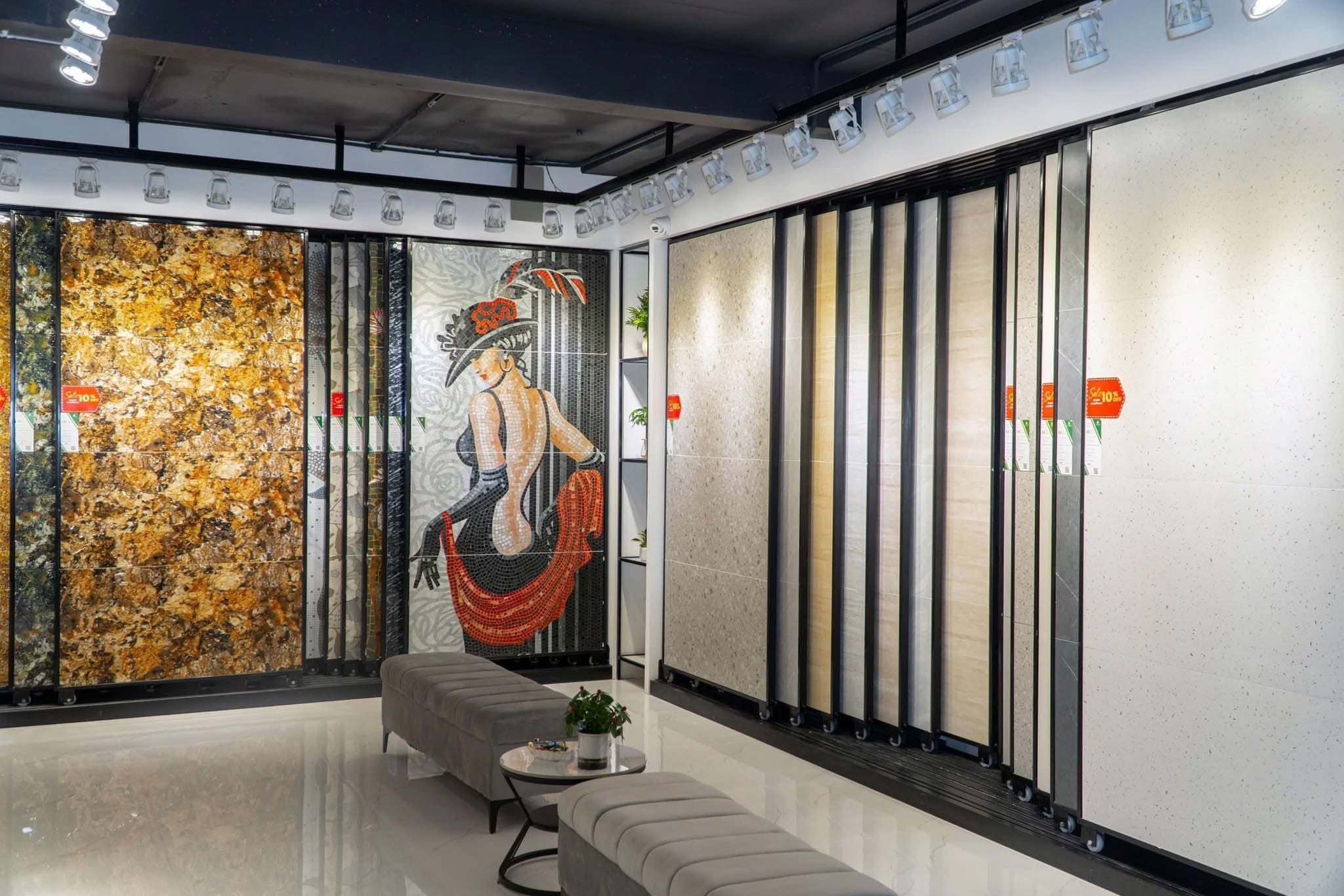 Không gian trưng bày sản phẩm gạch khổ lớn tại Tân Gia Huy