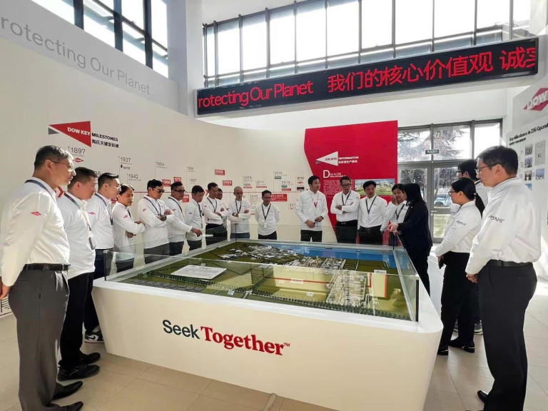 Ban lãnh đạo cấp cao và các Nhà phân phối tiêu biểu Tập đoàn Apollo đã trực tiếp làm việc tại khu phức hợp Dow Chemical Trương Gia Cảng