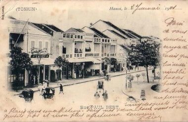 Một đoạn phố Hàng Khay đầu thế kỷ XX (Nguồn ảnh: https://blog.mytour.vn/)