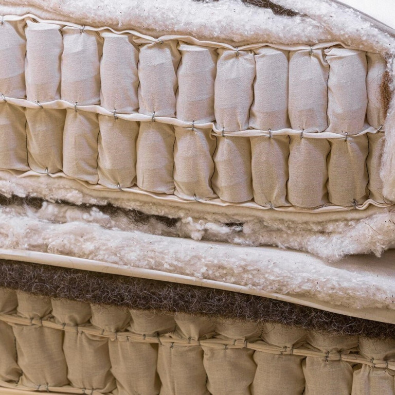 Lò xo túi thép Vanadium độc quyền từ Vispring, điều tạo nên sự khác biệt và chất lượng trọn đời của mỗi chiếc nệm