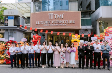 Ban lãnh đạo TMI và các đối tác chụp ảnh kỷ niệm