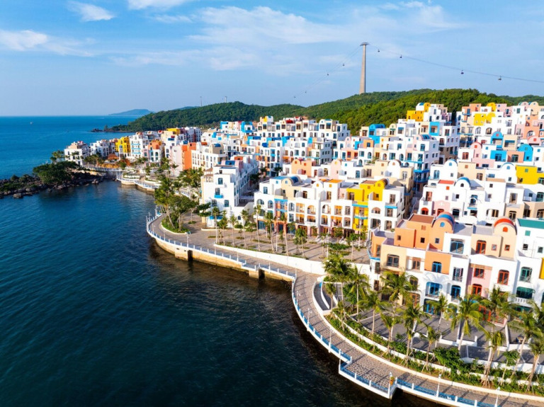 Vẻ đẹp Santorini được tái hiện qua chất liệu nhiệt đới trong thiết kế của 10 Design tại Hòn Thơm.