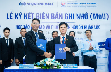 Lãnh đạo Công ty Cổ phần Nhựa Bình Minh và Trường Đại học Công nghệ Kỹ thuật TPHCM đã ký kết Biên bản ghi nhớ hợp tác nhằm triển khai các hoạt động đào tạo, thực hành, nghiên cứu ứng dụng và kết nối sinh viên với môi trường sản xuất thực tế. Ảnh Minh Xuân