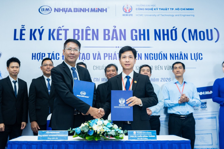  Lãnh đạo Công ty Cổ phần Nhựa Bình Minh và Trường Đại học Công nghệ Kỹ thuật TPHCM đã ký kết Biên bản ghi nhớ hợp tác nhằm triển khai các hoạt động đào tạo, thực hành, nghiên cứu ứng dụng và kết nối sinh viên với môi trường sản xuất thực tế. Ảnh Minh Xuân