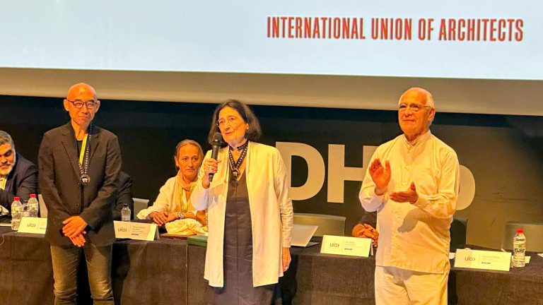 Chủ tịch UIA nhiệm kỳ 2023–2026 - KTS Regina Gonthier phát biểu bế mạc Đại hội, đánh dấu thời điểm chuyển giao trọng trách lãnh đạo UIA sang Chủ tịch nhiệm kỳ 2026–2029, KTS Zhang Li