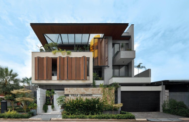 Toàn cảnh mặt tiền Diamond Villa sau khi hoàn thiện, với hệ mái đua rộng, các khối kiến trúc đan xen và cảnh quan nhiệt đới.