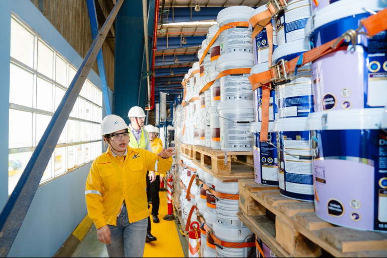 Nhà máy sơn trang trí tại Bình Dương của AkzoNobel.