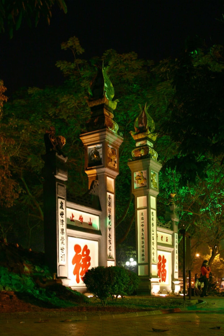Cổng đền Ngọc Sơn