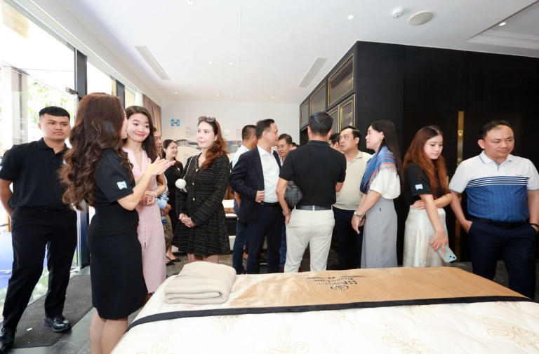 Showroom mới của Uuvet Solutions nhận được nhiều sự quan tâm của quan khách trong ngày chính thức mở cửa