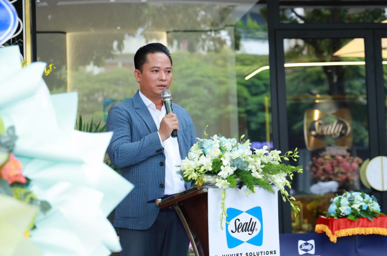 Tại buổi lễ khai trương, Ông Nguyễn Xuân Hoàng - Chủ tịch HĐQT Uuviet Solutions chia sẻ: “Chúng tôi không chỉ bán một tấm nệm, chúng tôi mang đến một giải pháp cho giấc ngủ”.