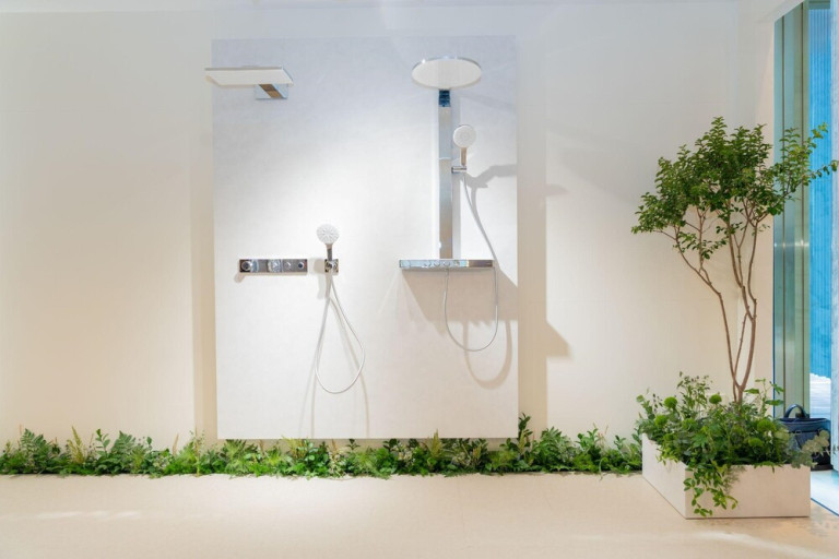 Các bộ sưu tập sen nổi bật của GROHE - GROHE Aqua Tiles và GROHE Aqua Pure được trưng bày và giới thiệu tới khách hàng.