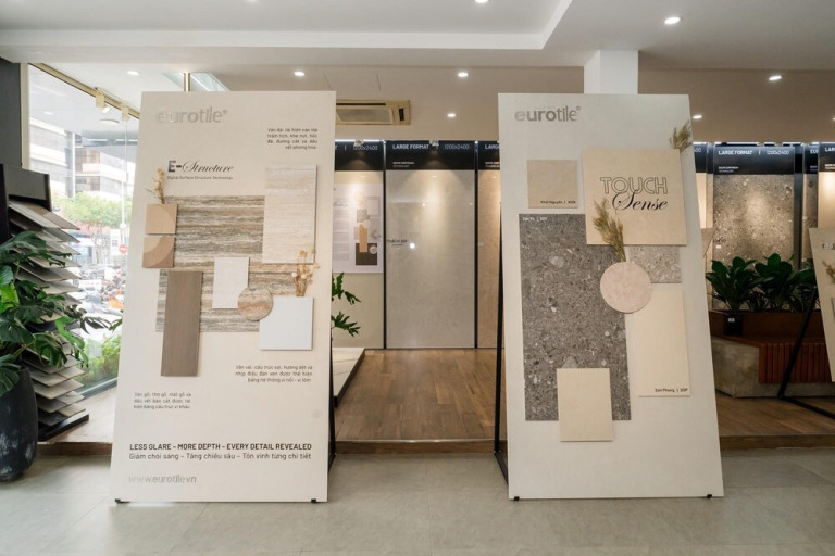 Không gian trưng bày được thiết kế với các bảng cảm hứng Moodboard làm nổi bật sự đa dạng về cấu trúc, sắc độ và công nghệ bề mặt của vật liệu Eurotile.