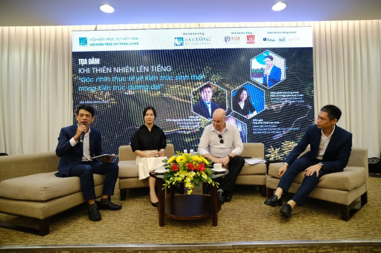 Các diễn giả trao đổi thảo luận tại tọa đàm với sự điều phối của KTS. Nguyễn Anh Tuấn
