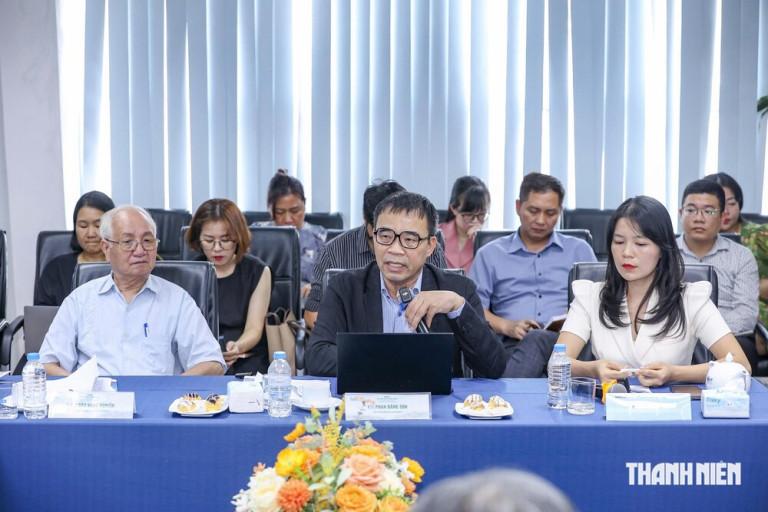 KTS Phan Đăng Sơn, Chủ tịch Hội Kiến trúc sư Việt Nam phát biểu tại tọa đàm ẢNH: TUẤN MINH