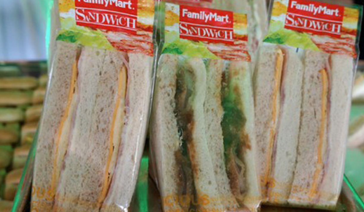 Bánh mì Sandwich family mart