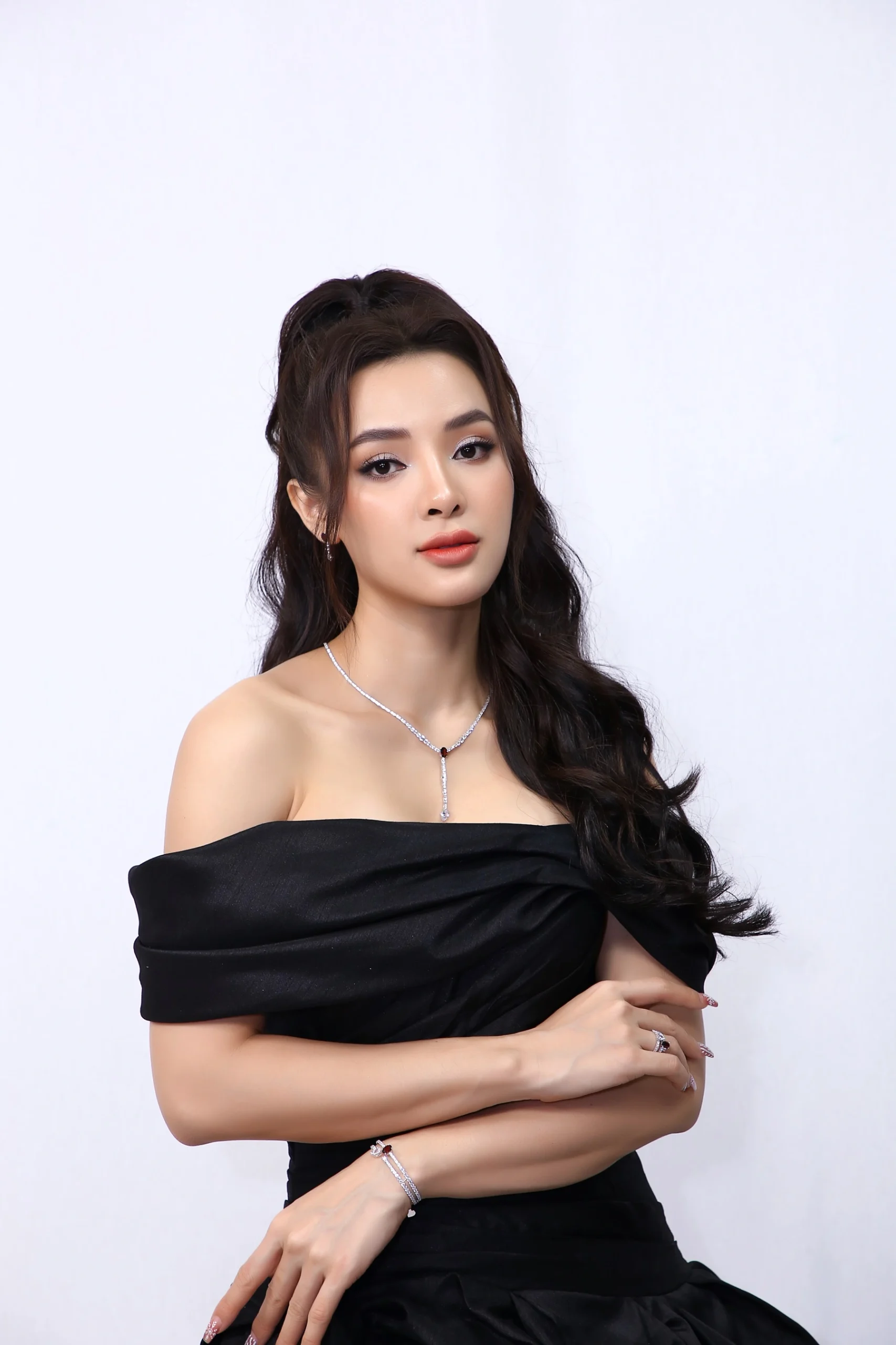 Phương Trinh Jolie